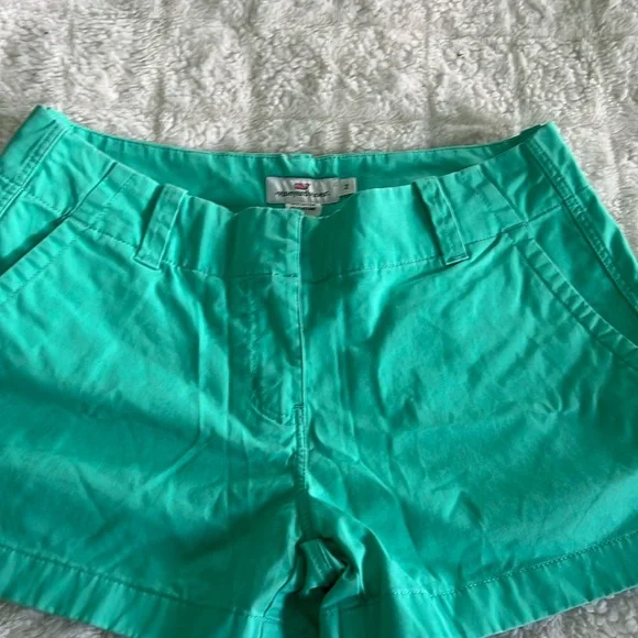 Vineyard Vines, everyday short, women’s size 2 - Picture 1 of 9